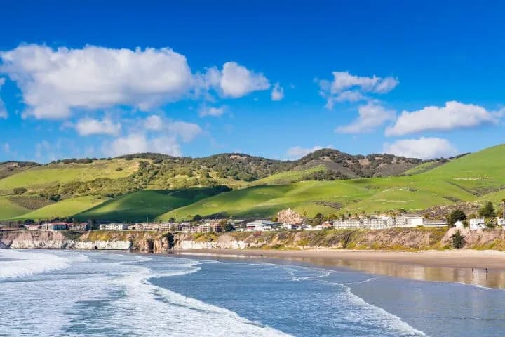 The coastline at Pismo Beach